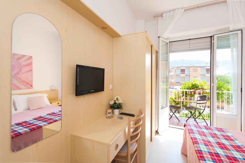 Hotel Giongo Spotorno Dış mekan fotoğraf